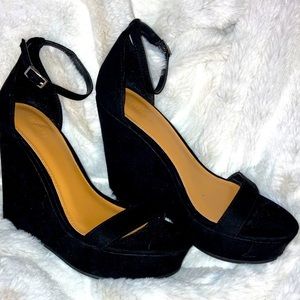SOLD TO PLATOS 💕Faux Suede Wedges